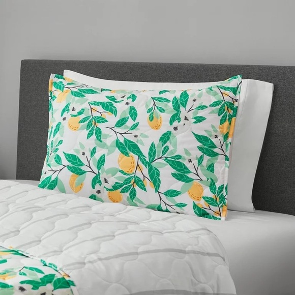 🆕 Mainstays Lemon Yellow Striped Polysester Pillow Shams - King 2 Packs - Picture 2 of 6